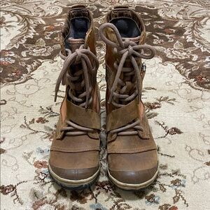 Sorel Tan and Brown Lace-Up Boots
